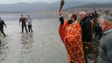 Besimtarët e krishterë Maqedonas në Shqipëri, festuan ditën e Ujit të Bekuar. Ceremonia e hedhjes së kryqit në ujë u mbajtë në zonat e Prespës dhe Gollobordës, në f.Vernik si […]