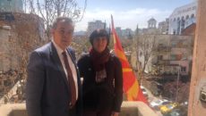 Në kuadër të aktiviteteve programore të Ambasadës maqedonase me qëllim promovimin e trashëgimisë se kulturës maqedonase, në Tiranë, u mbajt takim pune ndërmjet ambasadorit Danço Markovski dhe drejtoreshës së Muzeut […]