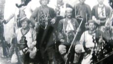 Меѓу дебарските војводи спаѓаат браќата Алексови кои се од родот на Бојаџиеви од село Рбеле (денес во Албанија), преселени во Дебар. Тие го посветиле својот живот за татковината. поголемиот брат […]