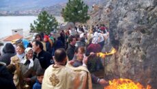 Големиот христијански празник Божик, денот на Христовото раѓање се прослави меѓу православните Македонци во Албанија. Во духот на македонските обичаи и традиции, разменувајки желби за здравје, среќа, мир и благосостојба, […]