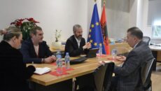 Ambasadori maqedonas Danço Markovski në prag të zgjedhjeve lokale në Shqipëri, të planifikuara për 14 maj, pati një takim pune me kryetarin e Komisionit Qendror të Zgjedhjeve, Ilirjan Celibashi. Ndër […]