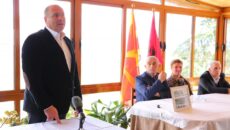Kryetari i Komunës së Kumanovës, Maksim Dimitrievski, me ftesë të Unionit të Maqedonasve në Shqipëri dhe redaksisë së gazetës “Prespa”, së bashku me Shoqatën maqedonase “Sonce”, mori pjesë në festën […]