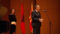 Во организација на амбасадата на Македонија, синоќа во Тирана, со пијано концерт на познатата пијанистка Ема Попивода беше одбележана 30-годишнината од воспоставувањето на дипломатските односи меѓу Македонија и Албанија. Пред […]