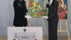После една деценија, Албанија ги врати 20-те украдени икони од македонските цркви од Струшко. Иконите на свечесност во Тирана попладнево ги презеде министерката за култура, Бисера Костадиновска Стојчевска и тие […]