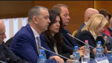 Kryetari i partisë Aleanca e Maqedonasve për Integrimin Europian, AMIE, Vasil Sterjovski, mori pjesë në një tryezë të rrumbullakët në Tiranë, të organizuar nga kryetari i Partisë Demokratike, Lulzim Basha, […]