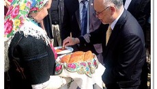 Амбасадорот на Соединетите Американски Држави, Александар Арвизу, ја посети општината Пустец каде што имаше топол пречек од жителите на областа кој го пречекаа со старата македонска традиција, со леб, пипер […]