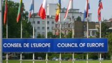Парламентарното собрание на Советот на Европа усвои на 2 октомври, 2014 година, извештај за Албанија, истакнувајќи дека и покрај постигнатиот напредок, остануваат вознемирувачки прашања како што се непристрасноста на државните […]