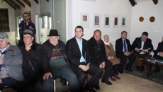 Во албанскиот град Кукс, во просториите на Арткафе, Владрин се одржа чествување по повод една година од смрта на големиот интелектуалец, собирач на фолклорот и уметник со македонско потекло од […]