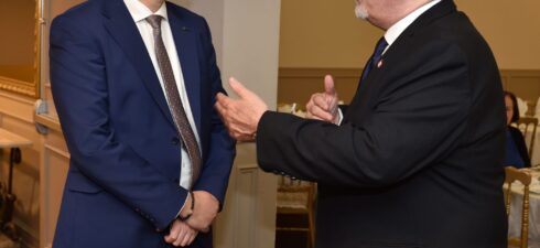 Претседателот на партијата на Македонците од Албанија, Македонска алијанса за европска интеграција – МАЕИ, Васил Стерјовски за време на престојот во Канада, се сретнал со Даниел Мејсон, кандидат за пратеник […]